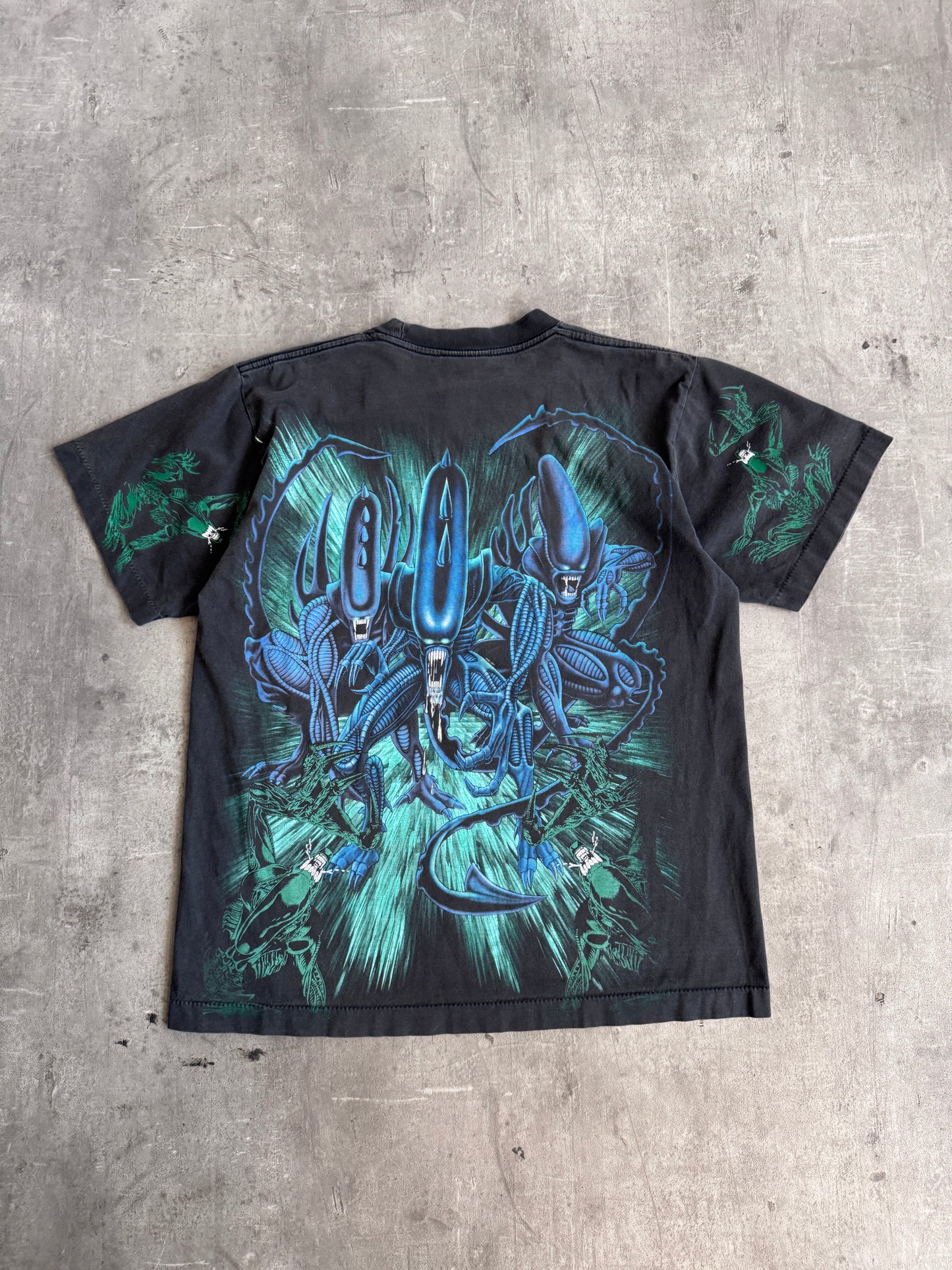 Aliens 1993' Mega Alien Xenomorph Graphic Tee