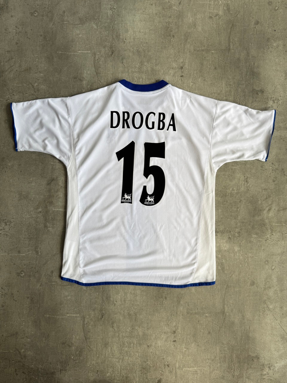 2004/2005 Chelsea x Umbro "Drogba 15" Away Football Shirt
