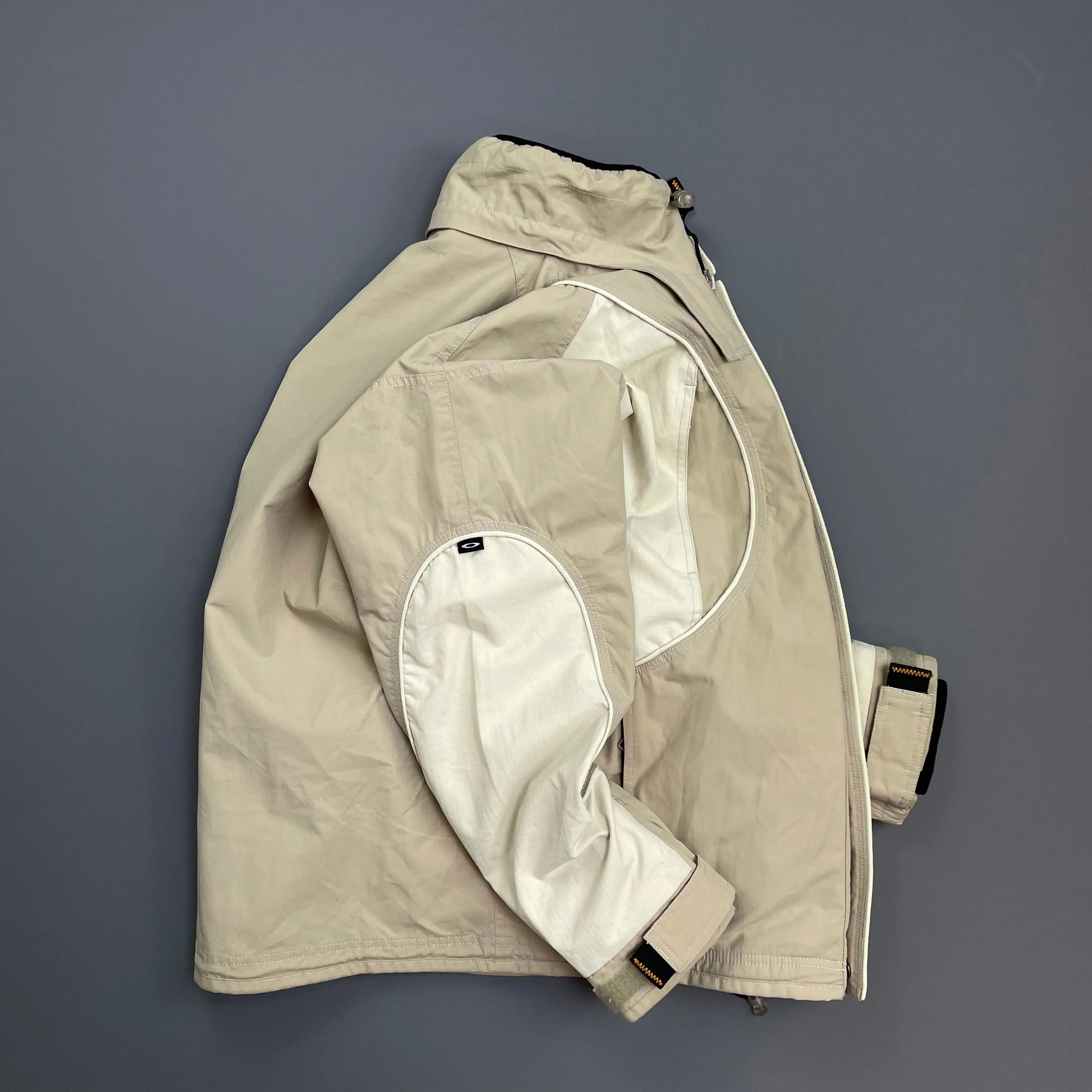 Oakley Software Beige & Cream 00s Multi-Pocket Technical Ski Oakley Software Beige & Cream 00s Multi-Pocket Technical Ski