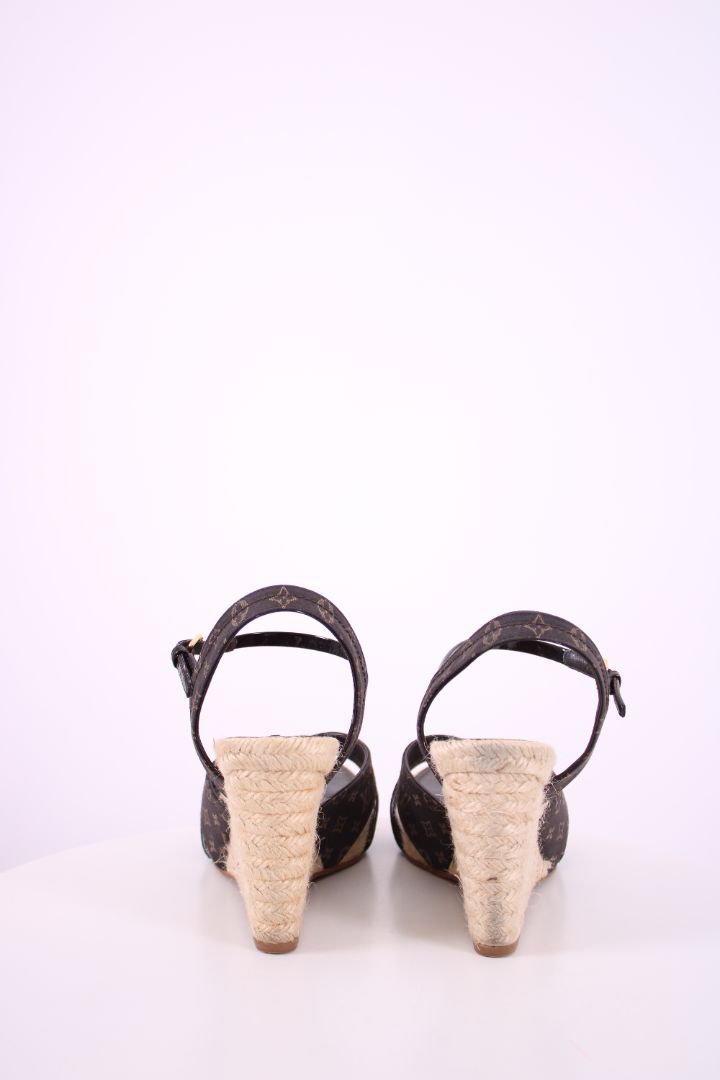 https://cdn.shopify.com/s/files/1/0770/3278/4192/files/IMG_8449_b382a632-91d3-4801-9a1c-8003f078504f.jpg?v=1778666174