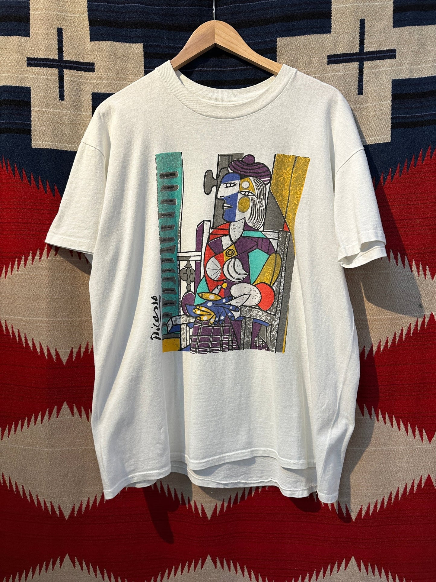 1990 Picasso Femme Assise Devant La Fenetre T-Shirt - XL | X-Large, Red
