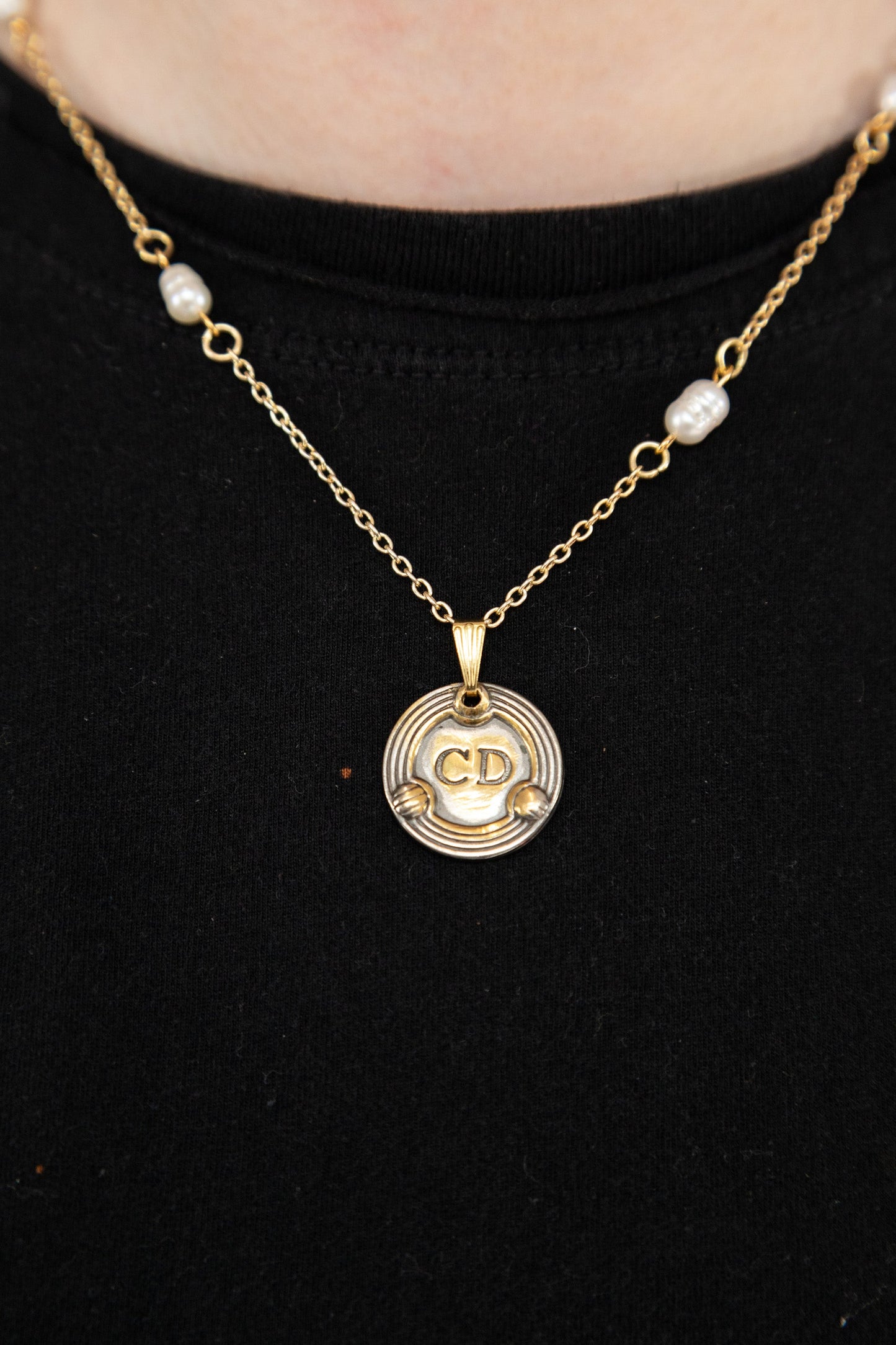 VT Rework : Christian Dior Circular Gold Chain Cream Curated Pearl Necklace