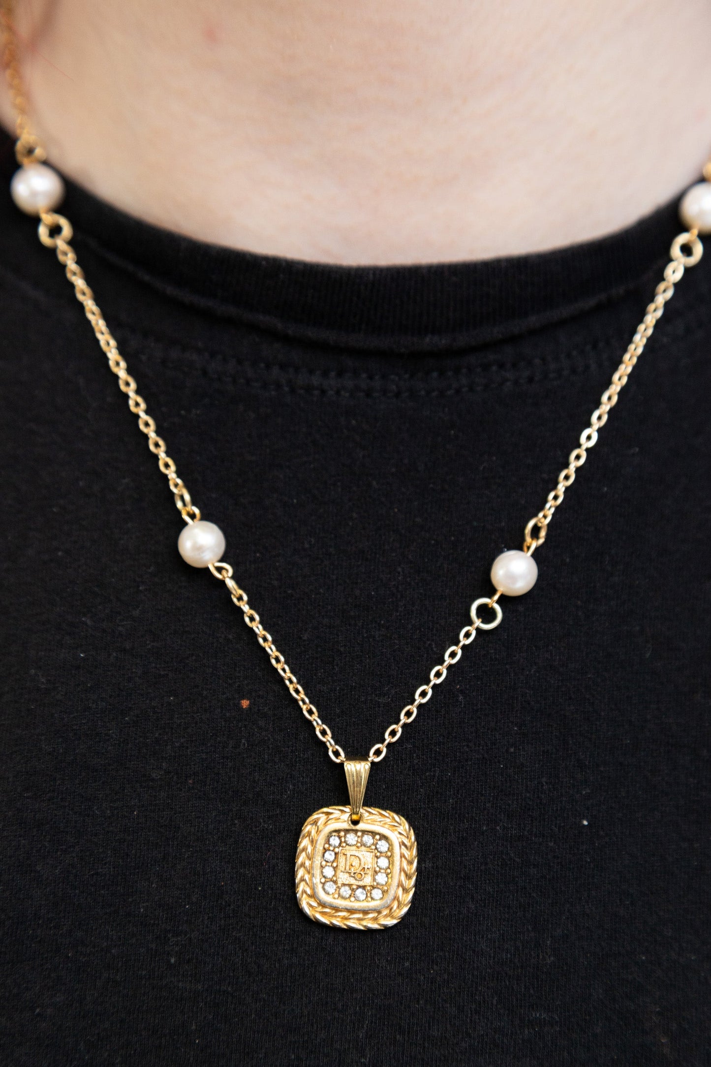 VT Rework : Dior Sqaure Gold Chain Cream Curated Pearl Necklace