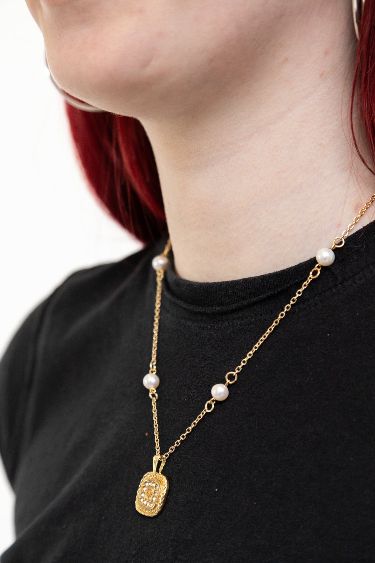 VT Rework : Dior Sqaure Gold Chain Cream Curated Pearl Necklace