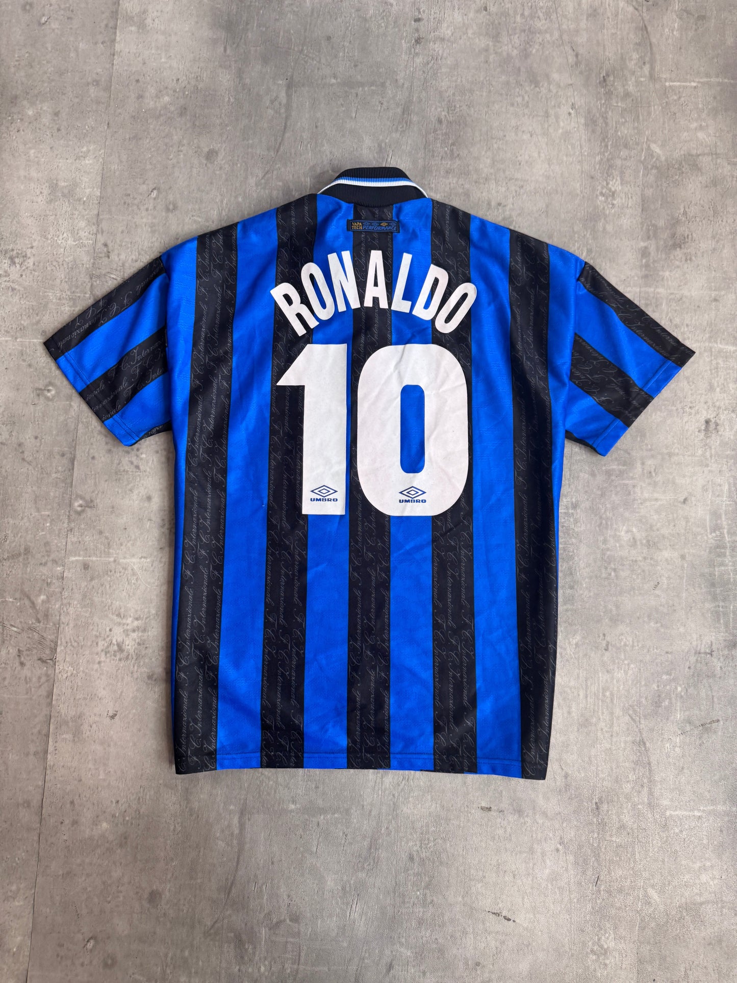 1996/97 Inter Milan x Umbro "Ronaldo 10" Home Football Shirt