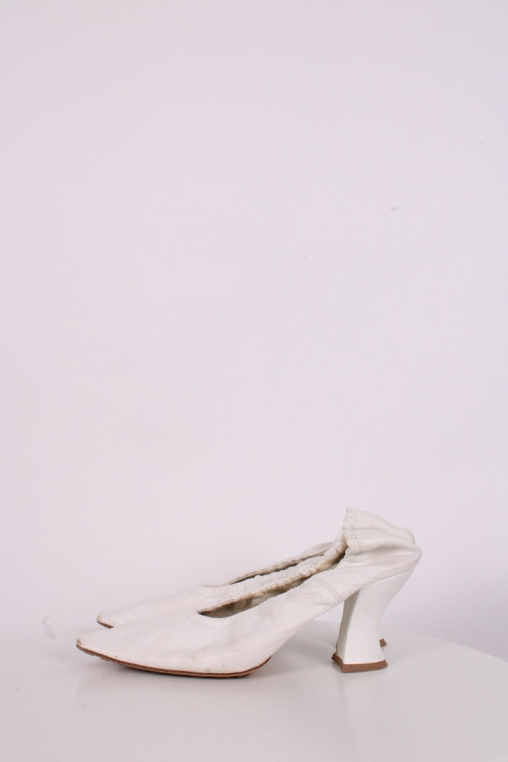 Bottega Veneta Almond Court Heels White 39 | O/S, White