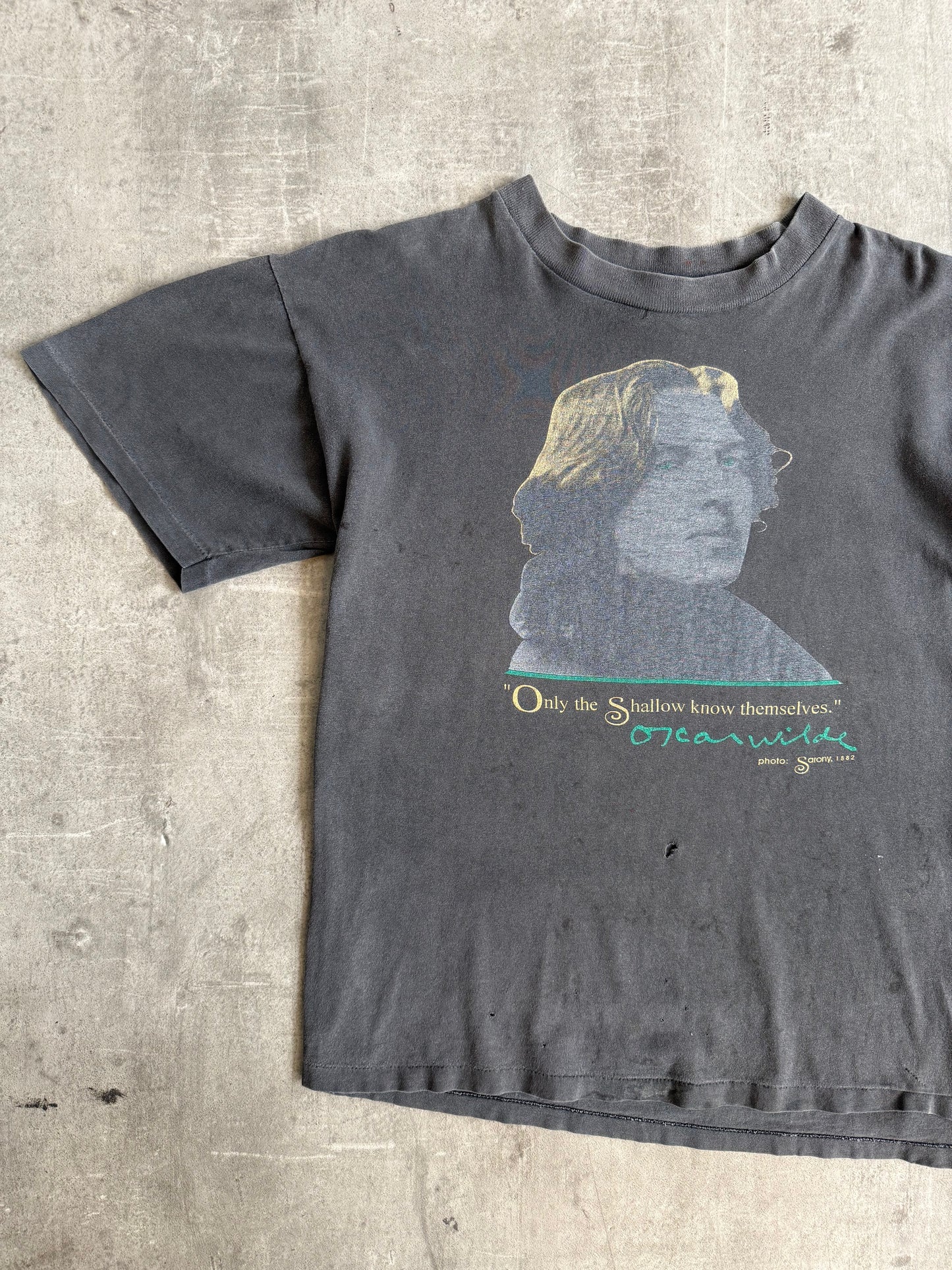 1990s Oscar Wilde "Only the shallow know themselves" Graphic Tee