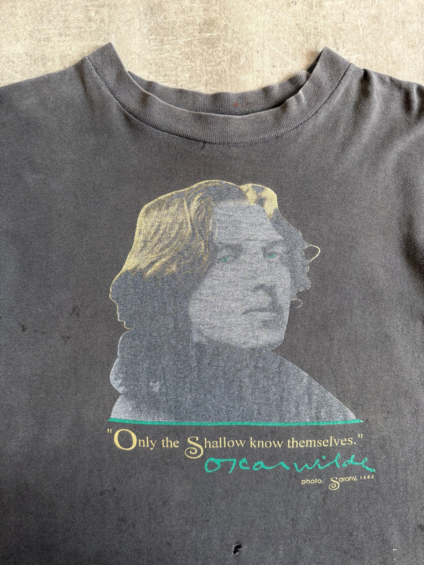 1990s Oscar Wilde "Only the shallow know themselves" Graphic Tee
