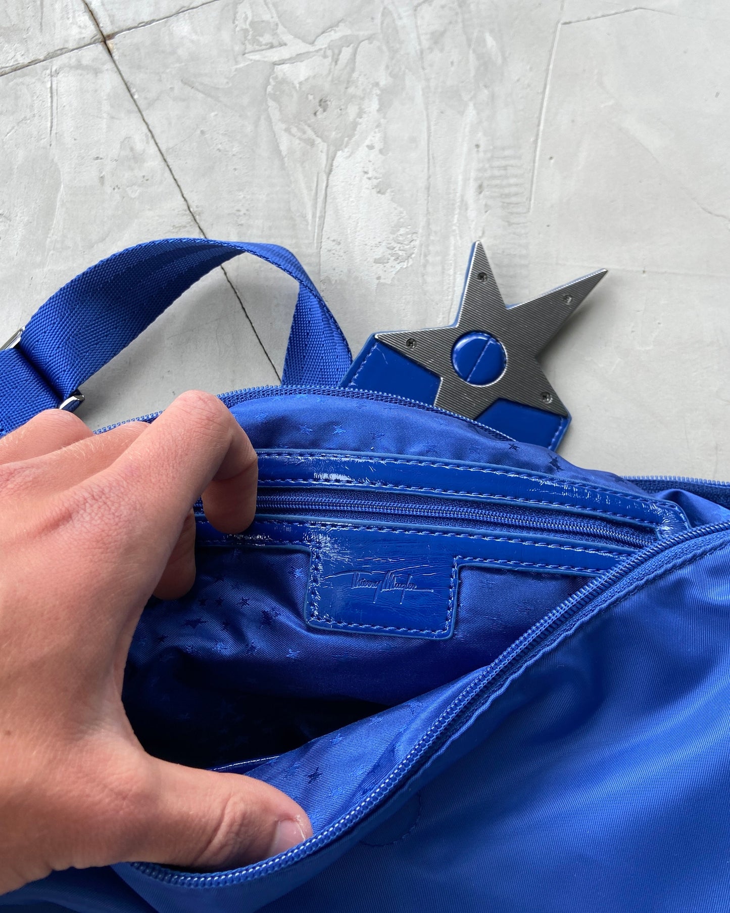 MUGLER NYLON & CHROME STAR SHOULDER BAG. | O/S, Blue