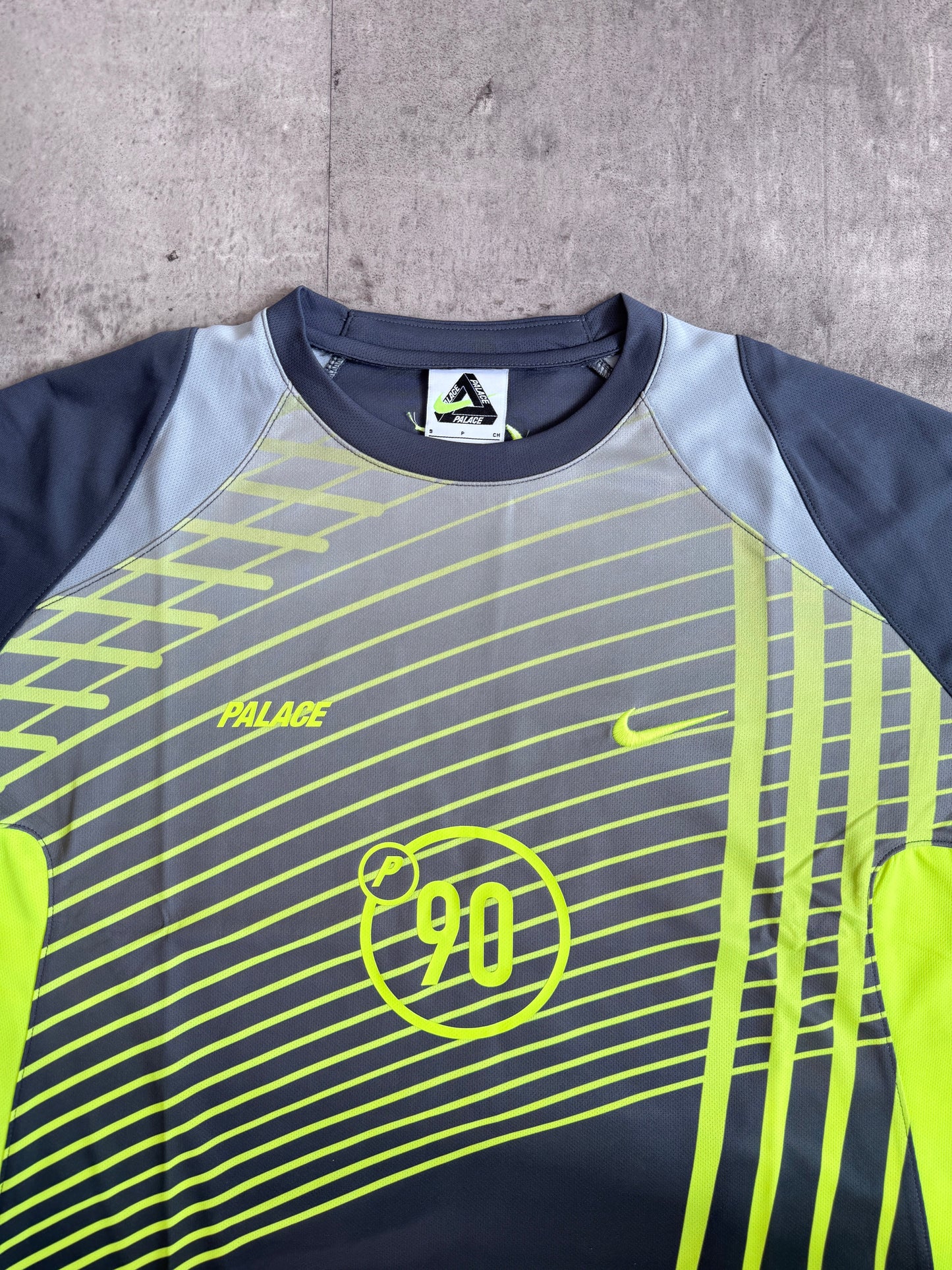 PALACE NIKE TOTAL P90 JERSEY WHITE