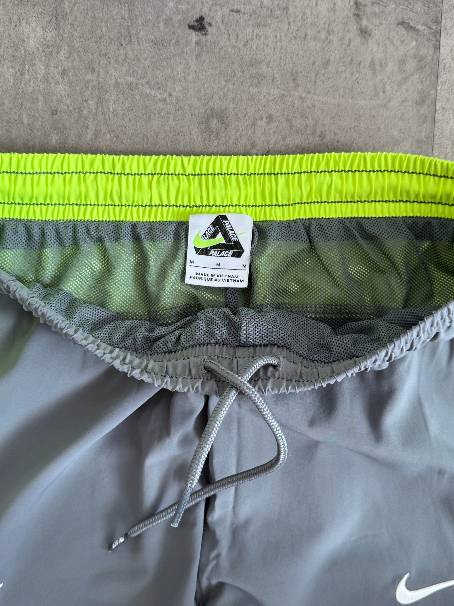 PALACE NIKE TOTAL P90 TRACK BOTTOM GREY