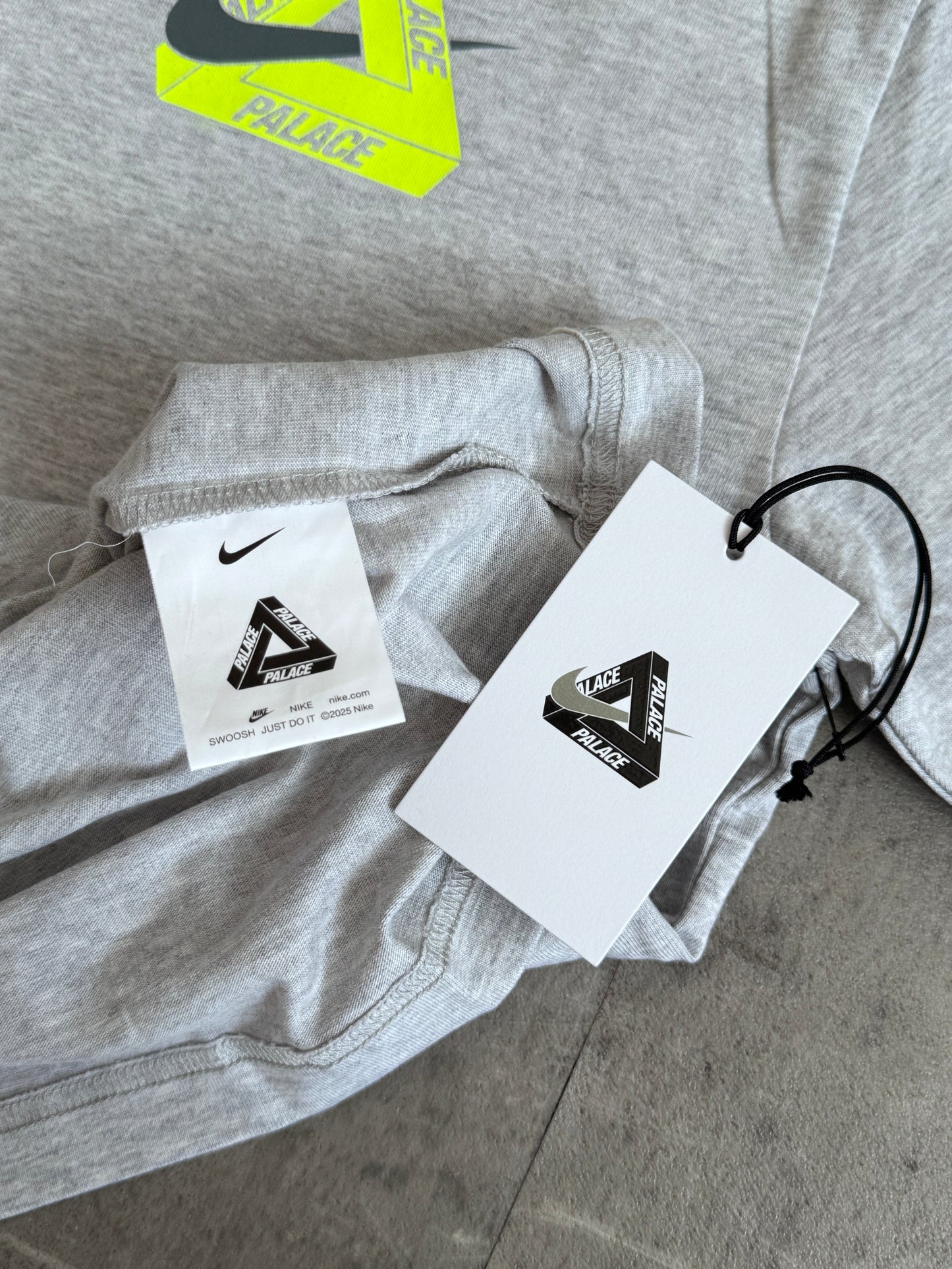 PALACE NIKE TRI SWOOSH T-SHIRT GREY MARL