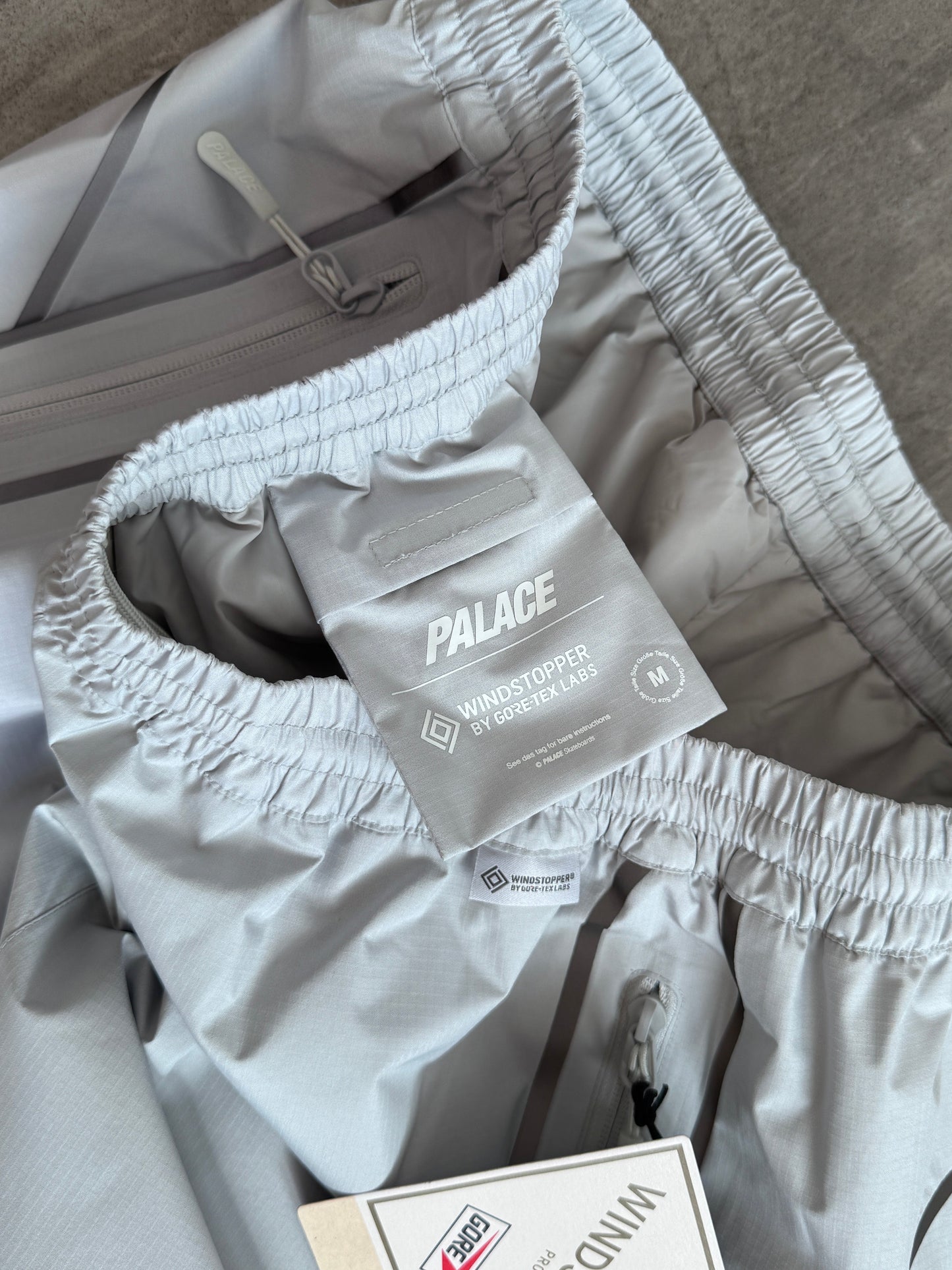 PALACE GORE-TEX WINDSTOPPER ILLUMINATOR JOGGER CLOUD | Large, Grey