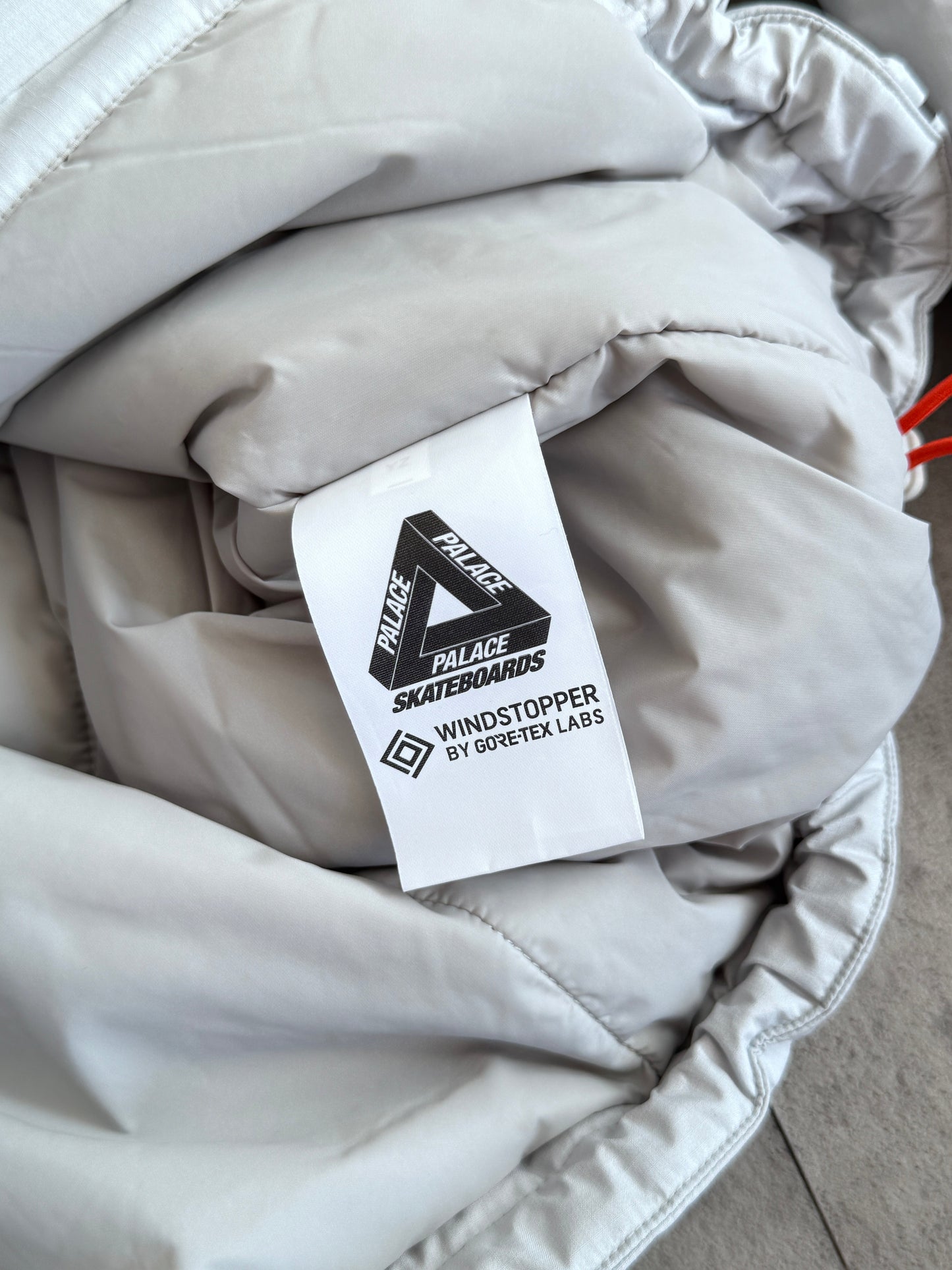 PALACE GORE-TEX WINDSTOPPER ILLUMINATOR JACKET CLOUD