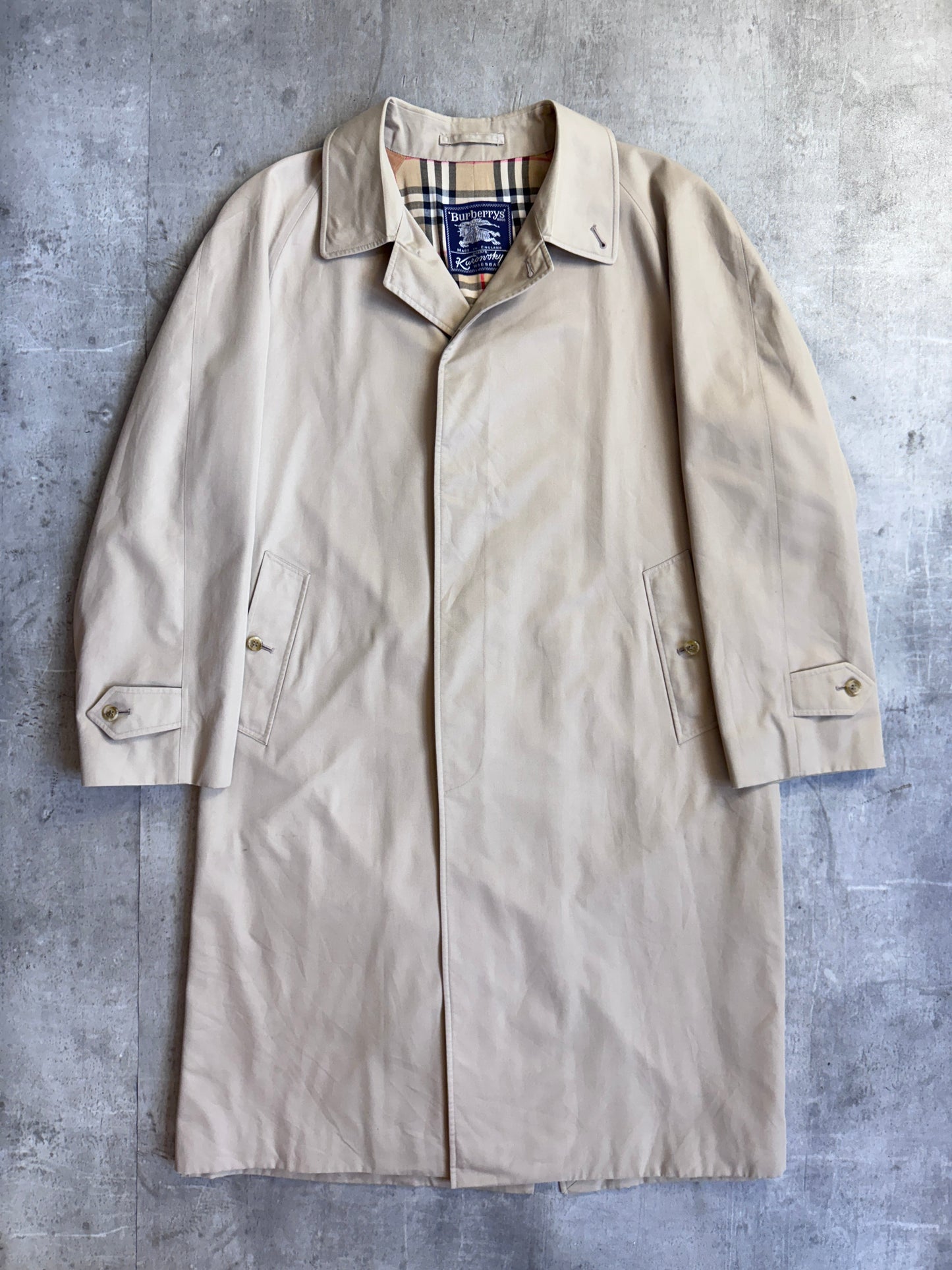 Burberry Classic Single Breasted Beige Trench Coat