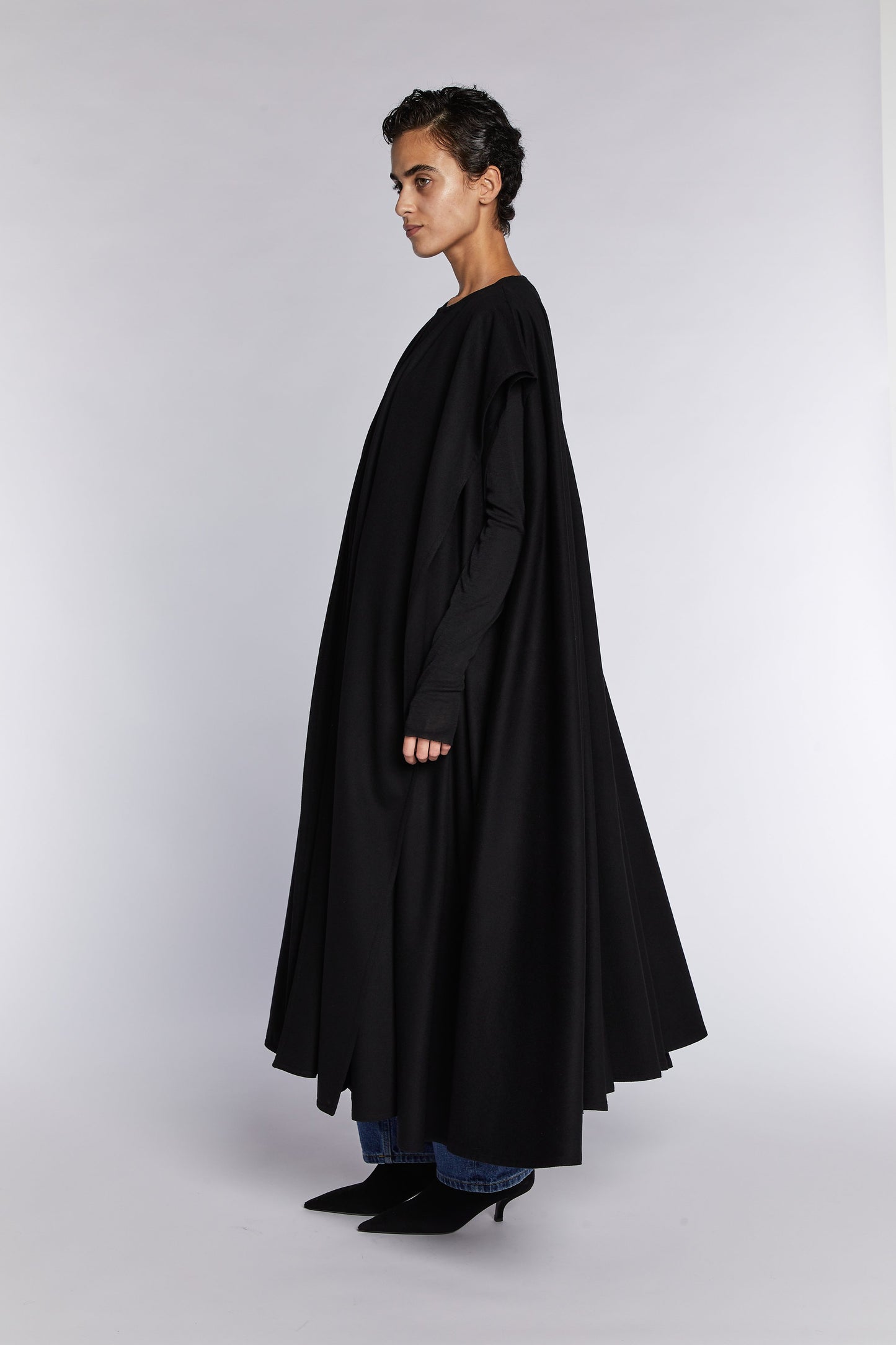 https://images.squarespace-cdn.com/content/v1/647deca2e9dd1d6177bd43cb/3b1f4471-9e8c-429a-a50c-8d65696b88aa/JLSBLKCAPECT_+3-2.jpg