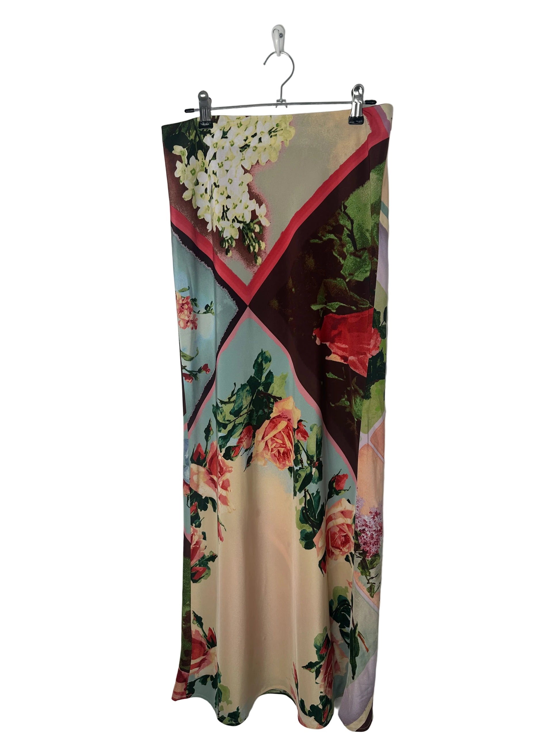 https://cdn.shopify.com/s/files/1/0900/2729/5066/files/Jean_Paul_Gaultier_Floral_Scarf_Print_Skirt_Hanger.jpg?v=1774451174