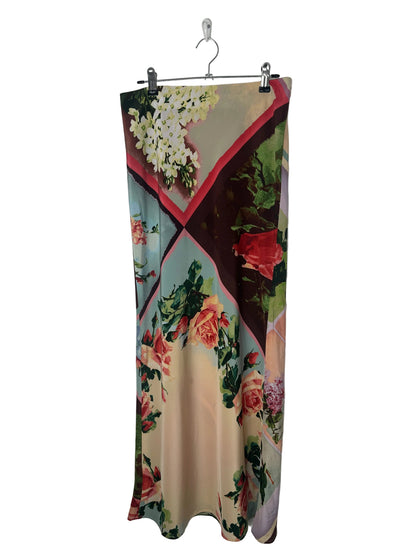 https://cdn.shopify.com/s/files/1/0900/2729/5066/files/Jean_Paul_Gaultier_Floral_Scarf_Print_Skirt_Hanger.jpg?v=1774451174