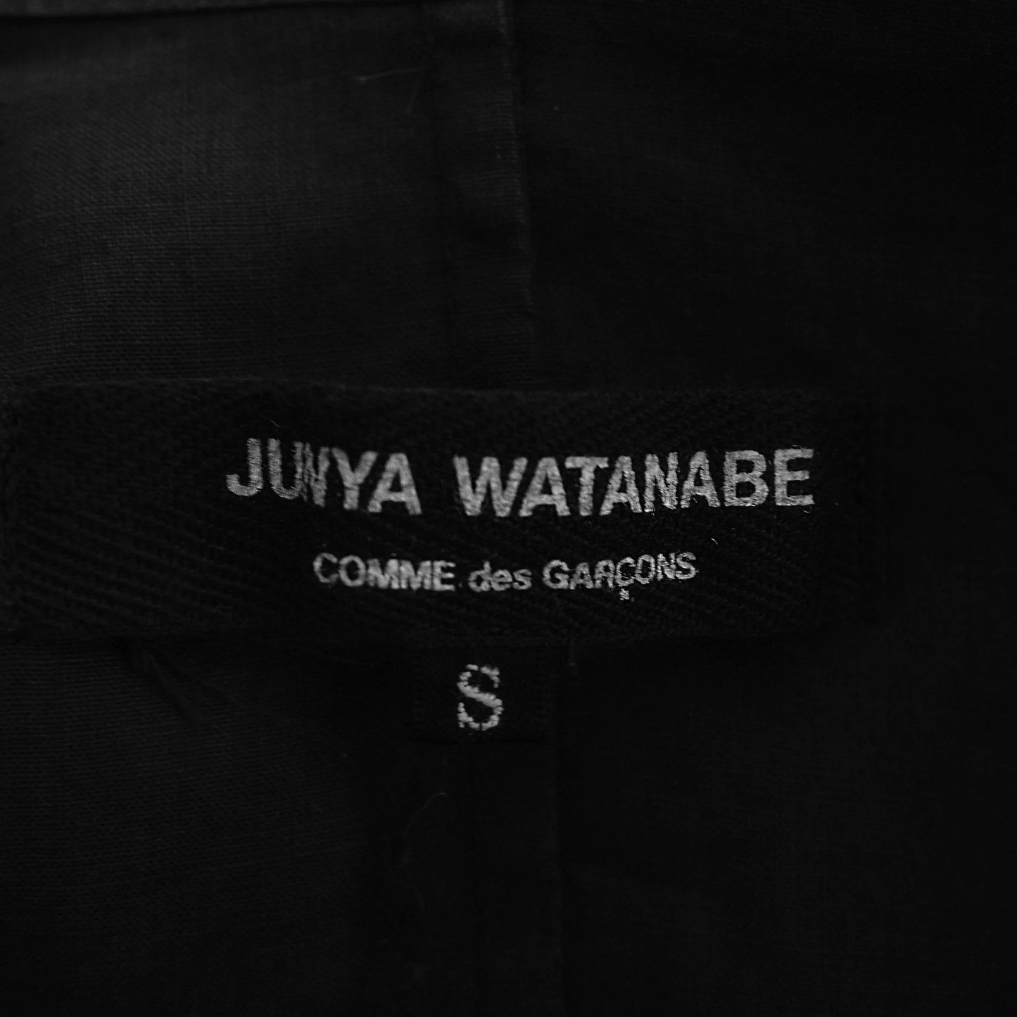https://images.squarespace-cdn.com/content/v1/673cad159307f210013ba2f7/44810f6f-4c94-43ed-a9b6-5102a58f1660/JunyaWatanabe_Spring2005_BlackLinenCinchedShirt_6.jpg