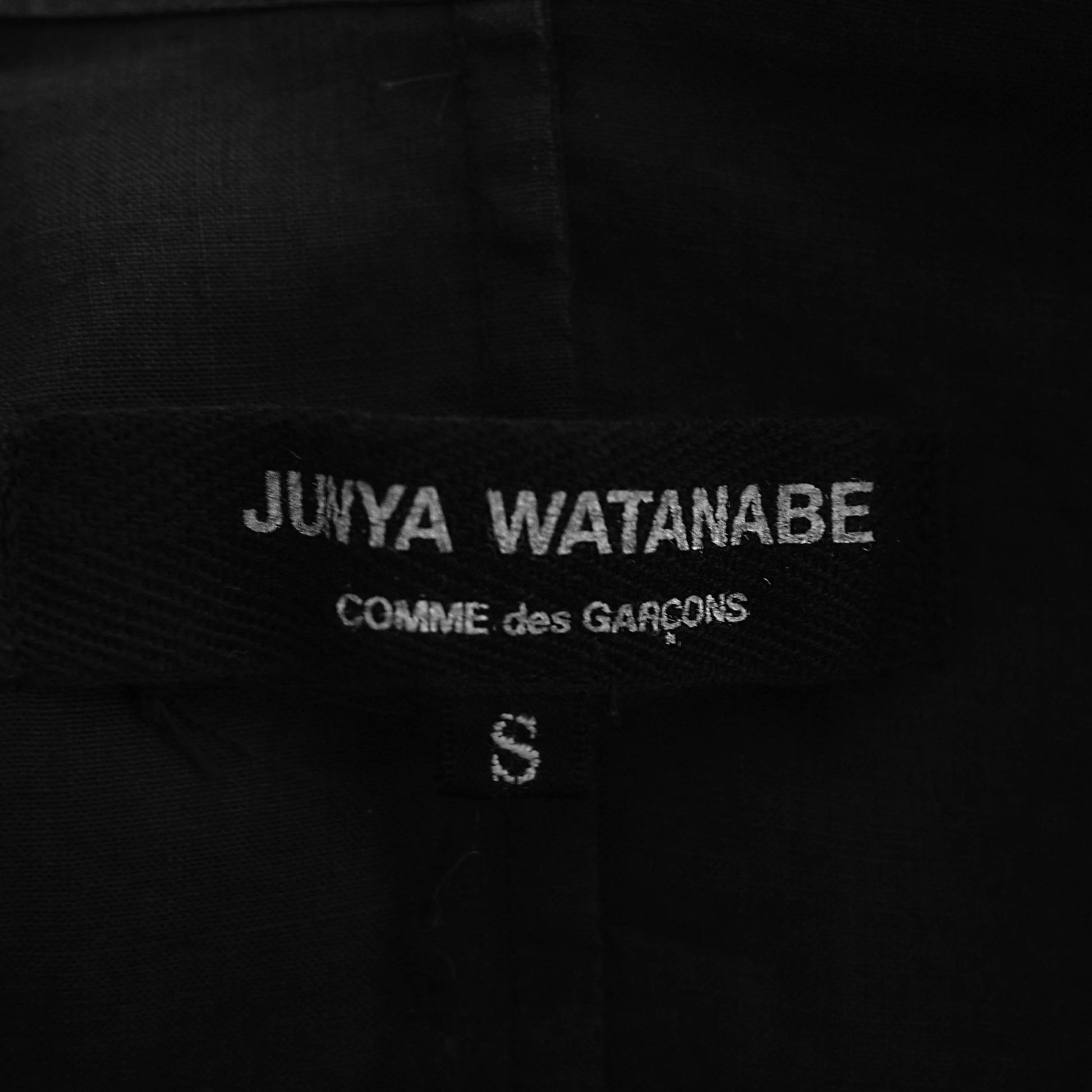 https://images.squarespace-cdn.com/content/v1/673cad159307f210013ba2f7/44810f6f-4c94-43ed-a9b6-5102a58f1660/JunyaWatanabe_Spring2005_BlackLinenCinchedShirt_6.jpg