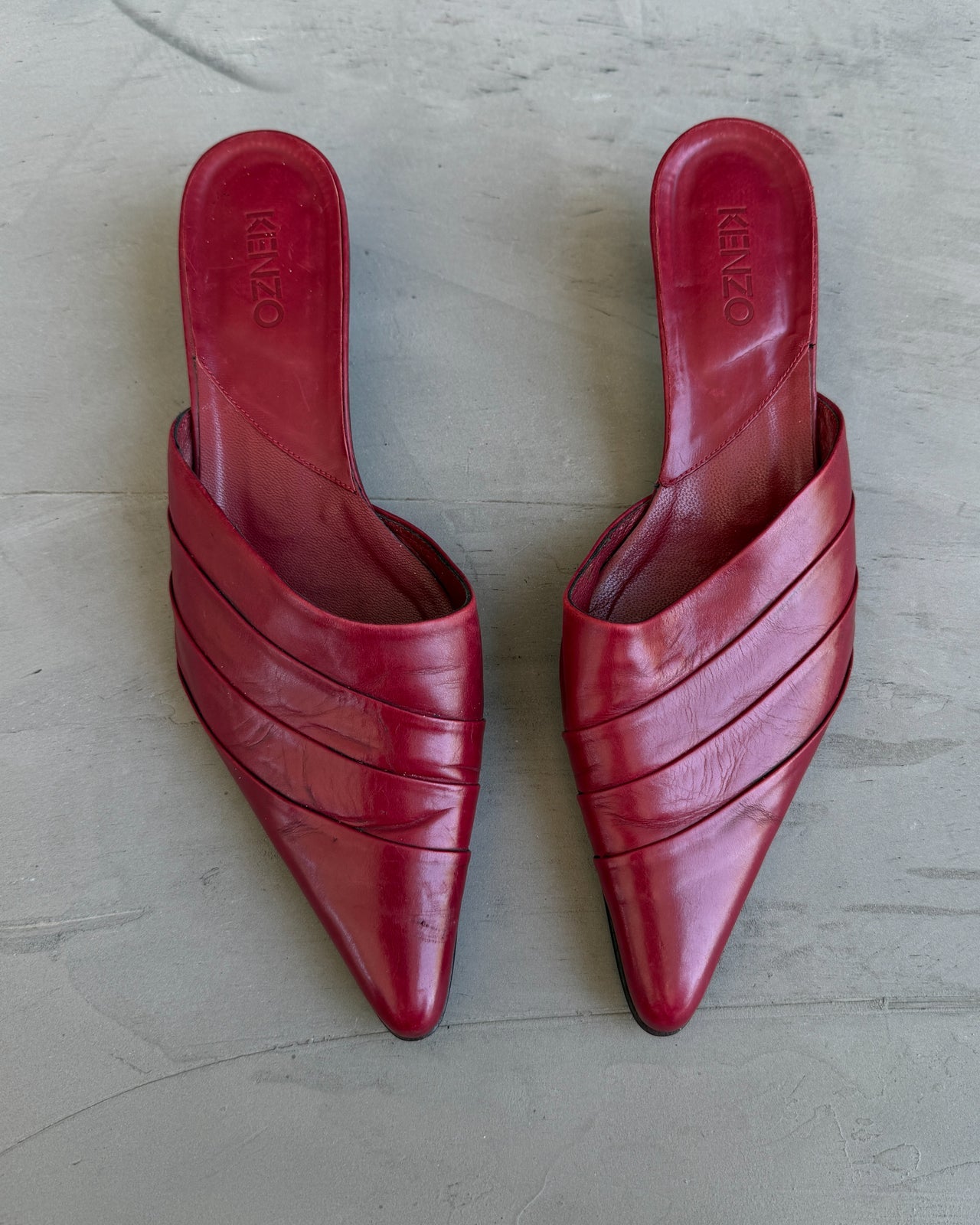 Kenzo Red Leather Kitten Heel Mule – EU 40-on a concrete background