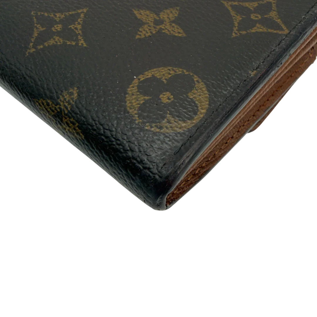 https://cdn.shopify.com/s/files/1/0564/9376/8855/files/LouisVuittonGeldbeutelPortefeuilleSarahmonogrambraun8623.webp?v=1781083838