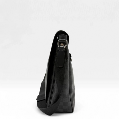 https://cdn.shopify.com/s/files/1/0564/9376/8855/files/LouisVuittonMessengertascheDanielGMDamierGraphiteschwarzvintagedesignerLVmessengerbag9492.webp?v=1750850729
