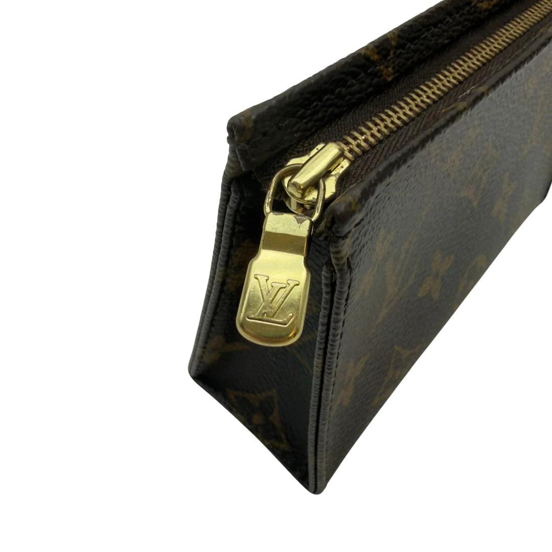 https://cdn.shopify.com/s/files/1/0564/9376/8855/files/Louis_Vuitton_Clutch_Pouch_Toilette_monogram_braun_10.webp?v=1783511120