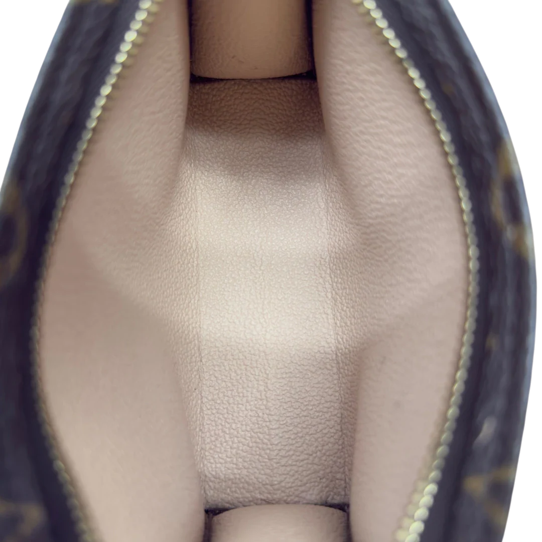 https://cdn.shopify.com/s/files/1/0564/9376/8855/files/Louis_Vuitton_Clutch_Pouch_Toilette_monogram_braun_13.webp?v=1783511121