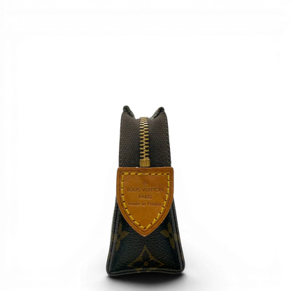 https://cdn.shopify.com/s/files/1/0564/9376/8855/files/Louis_Vuitton_Clutch_Pouch_Toilette_monogram_braun_2.webp?v=1783511121
