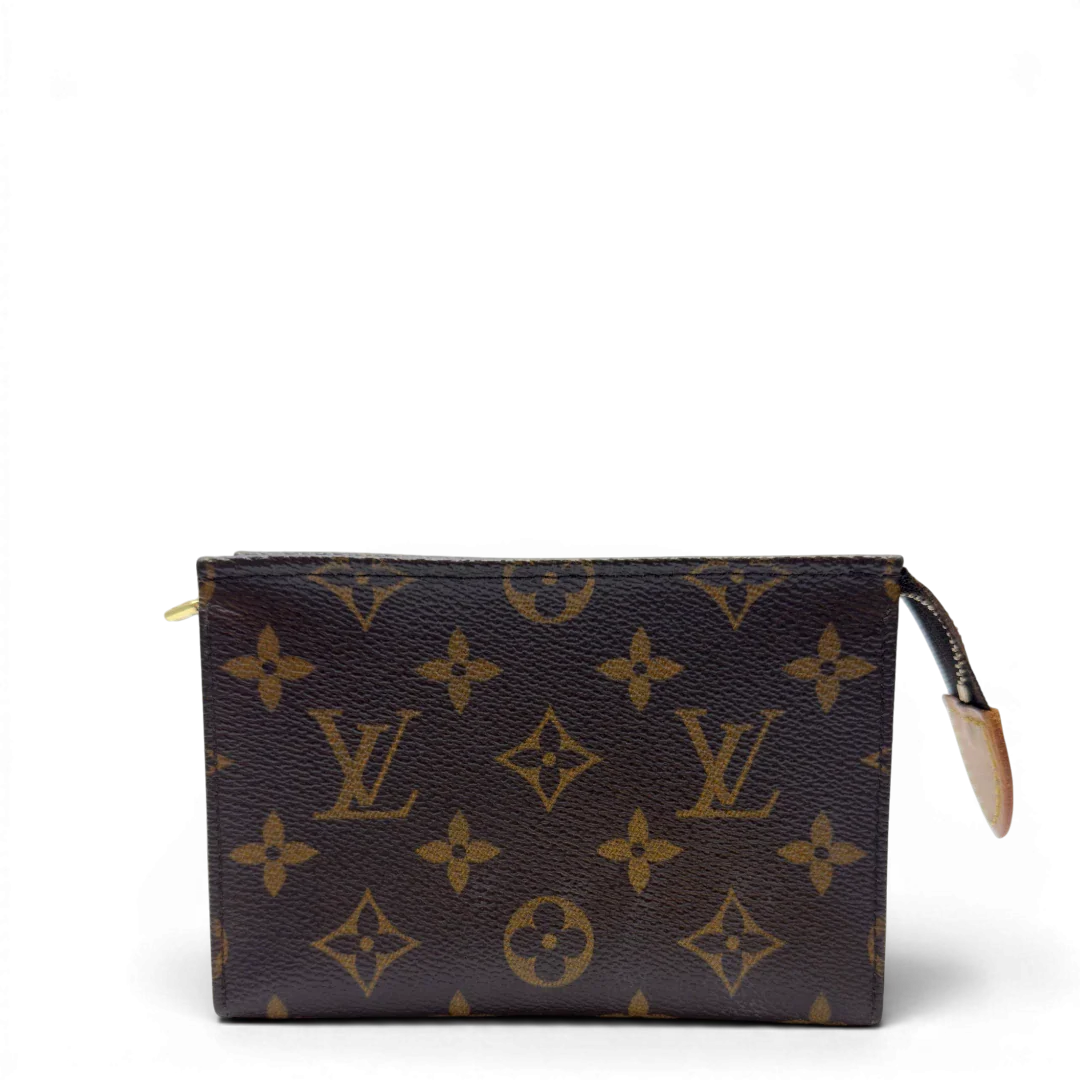 https://cdn.shopify.com/s/files/1/0564/9376/8855/files/Louis_Vuitton_Clutch_Pouch_Toilette_monogram_braun_4.webp?v=1783511121