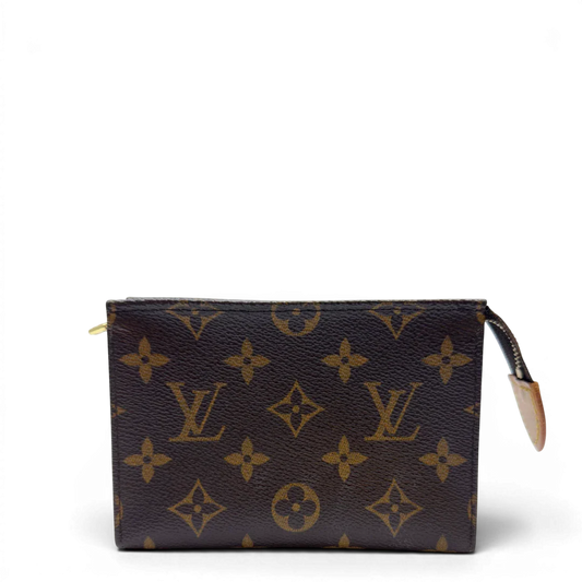 https://cdn.shopify.com/s/files/1/0564/9376/8855/files/Louis_Vuitton_Clutch_Pouch_Toilette_monogram_braun_4.webp?v=1783511121