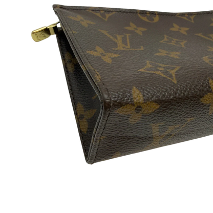 https://cdn.shopify.com/s/files/1/0564/9376/8855/files/Louis_Vuitton_Clutch_Pouch_Toilette_monogram_braun_6.webp?v=1783511120