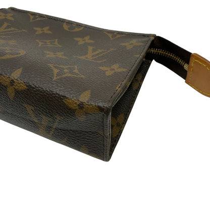 https://cdn.shopify.com/s/files/1/0564/9376/8855/files/Louis_Vuitton_Clutch_Pouch_Toilette_monogram_braun_7.webp?v=1783511120