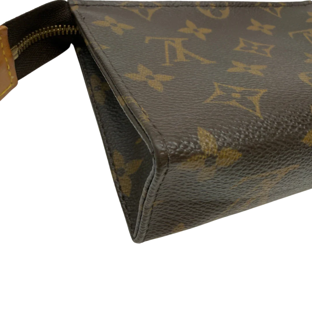 https://cdn.shopify.com/s/files/1/0564/9376/8855/files/Louis_Vuitton_Clutch_Pouch_Toilette_monogram_braun_8.webp?v=1783511120
