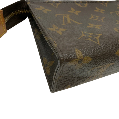 https://cdn.shopify.com/s/files/1/0564/9376/8855/files/Louis_Vuitton_Clutch_Pouch_Toilette_monogram_braun_8.webp?v=1783511120