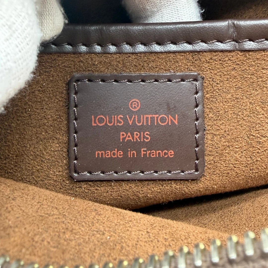 https://cdn.shopify.com/s/files/1/0564/9376/8855/files/Louis_Vuitton_Clutch_Saint_Louis_Damier_Ebene_braun_14.webp?v=1781714298