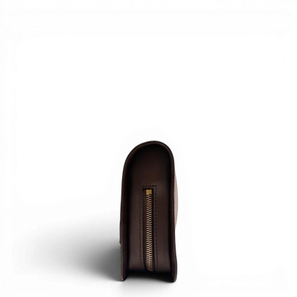 https://cdn.shopify.com/s/files/1/0564/9376/8855/files/Louis_Vuitton_Clutch_Saint_Louis_Damier_Ebene_braun_3.webp?v=1781714297
