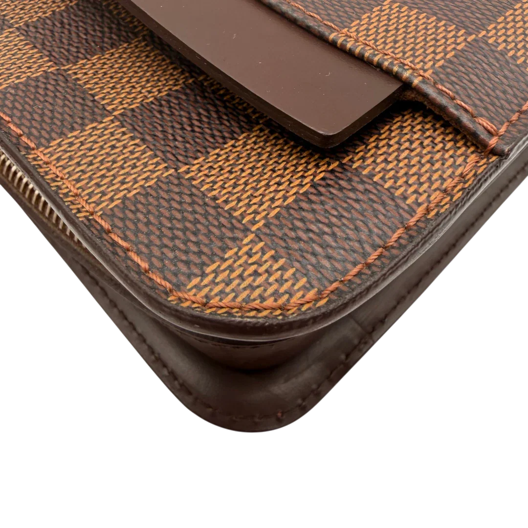 https://cdn.shopify.com/s/files/1/0564/9376/8855/files/Louis_Vuitton_Clutch_Saint_Louis_Damier_Ebene_braun_6.webp?v=1781714298
