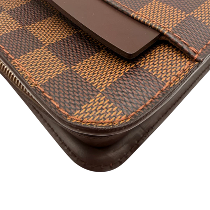 https://cdn.shopify.com/s/files/1/0564/9376/8855/files/Louis_Vuitton_Clutch_Saint_Louis_Damier_Ebene_braun_6.webp?v=1781714298