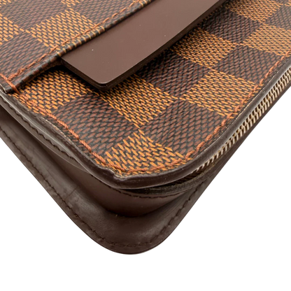 https://cdn.shopify.com/s/files/1/0564/9376/8855/files/Louis_Vuitton_Clutch_Saint_Louis_Damier_Ebene_braun_7.webp?v=1781714298