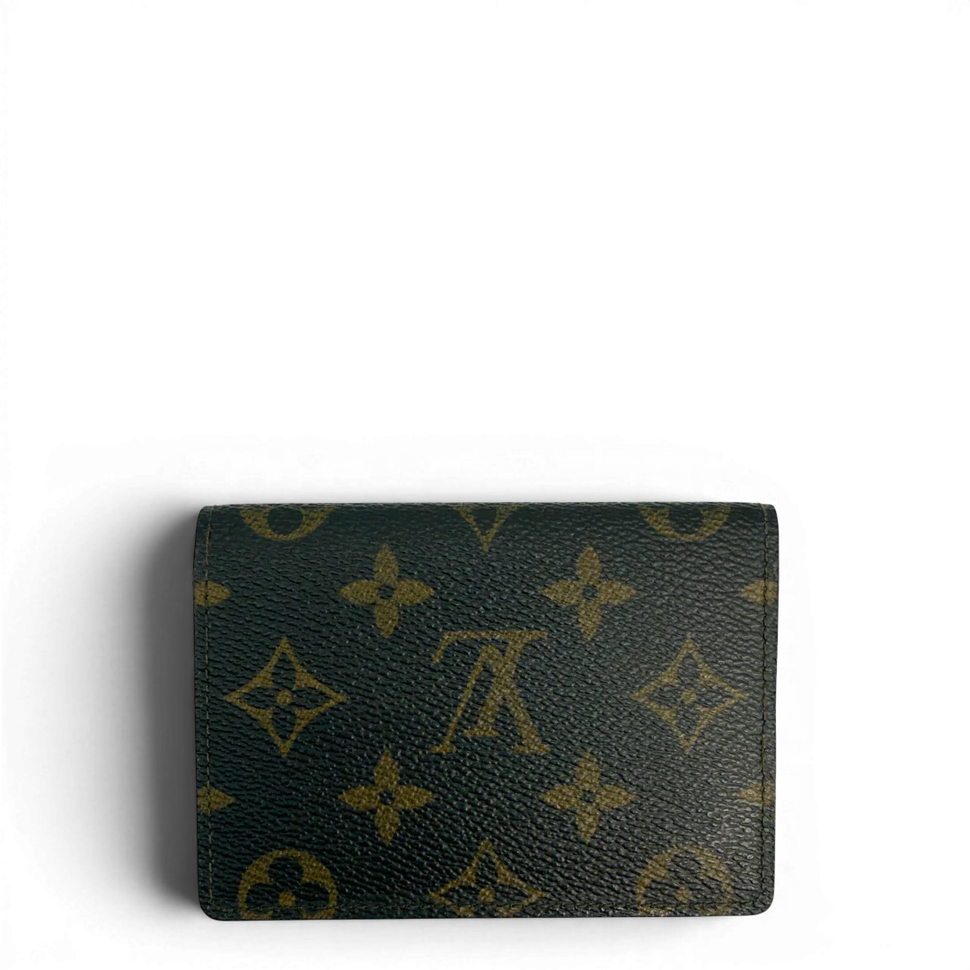 https://cdn.shopify.com/s/files/1/0564/9376/8855/files/Louis_Vuitton_Geldbeutel_Cartes_monogram_braun_vintage_LV8655.webp?v=1781084365