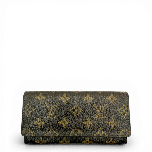 https://cdn.shopify.com/s/files/1/0564/9376/8855/files/Louis_Vuitton_Geldbeutel_Cylindre_monogram_braun_vintage_LV_1703.webp?v=1772102019