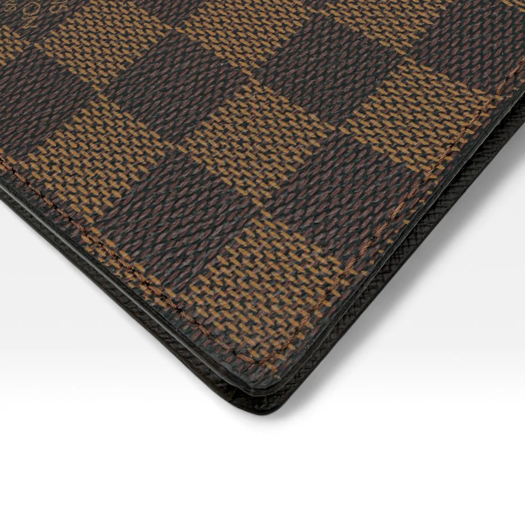https://cdn.shopify.com/s/files/1/0564/9376/8855/files/Louis_Vuitton_Geldbeutel_Damier_Ebene_braun_vintage_LV_wallet1291.webp?v=1762427142