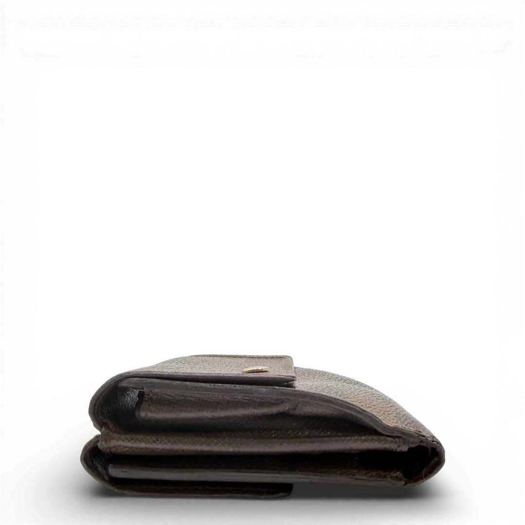 https://cdn.shopify.com/s/files/1/0564/9376/8855/files/Louis_Vuitton_Geldbeutel_Elise_Damier_Ebene_braun_vintage_LV_0196.webp?v=1771411630