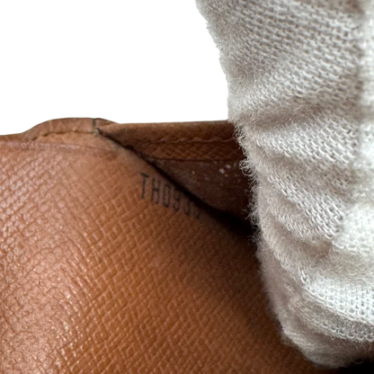 https://cdn.shopify.com/s/files/1/0564/9376/8855/files/Louis_Vuitton_Geldbeutel_Elise_monogram_braun_12.webp?v=1784241424