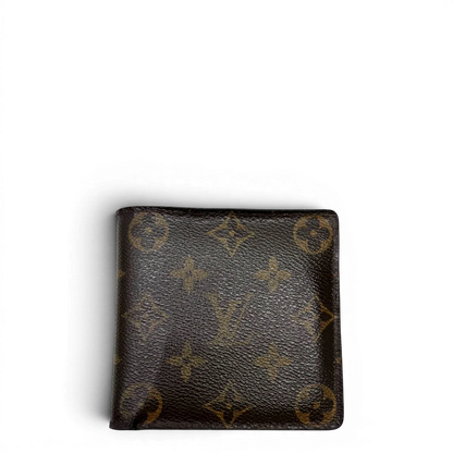 https://cdn.shopify.com/s/files/1/0564/9376/8855/files/Louis_Vuitton_Geldbeutel_Marco_monogram_braun_1.webp?v=1783512739