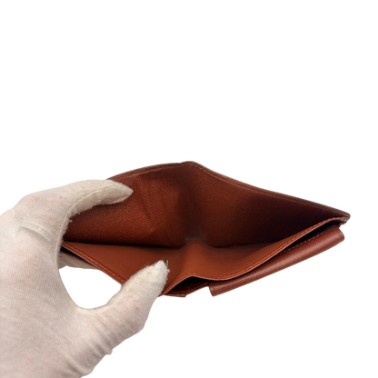 https://cdn.shopify.com/s/files/1/0564/9376/8855/files/Louis_Vuitton_Geldbeutel_Marco_monogram_braun_15.webp?v=1784243393
