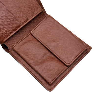 https://cdn.shopify.com/s/files/1/0564/9376/8855/files/Louis_Vuitton_Geldbeutel_Marco_monogram_braun_19.webp?v=1784243394