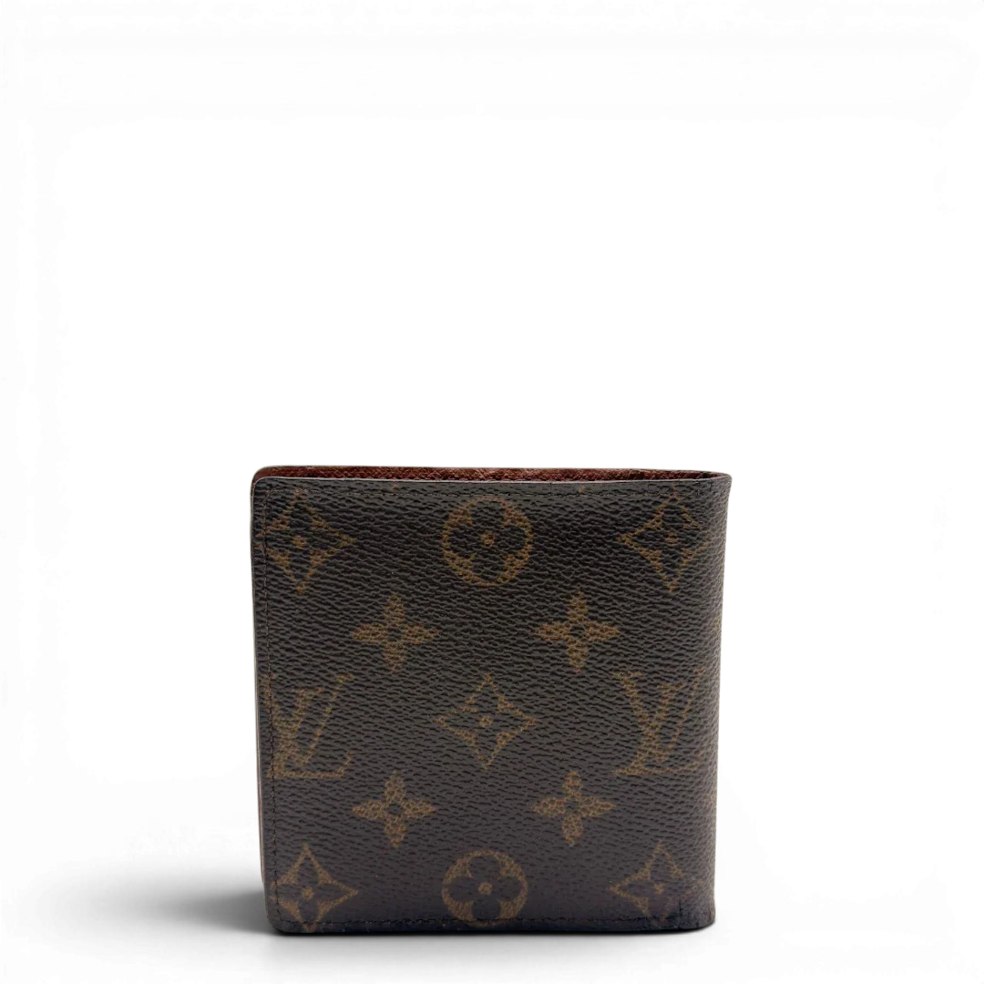 https://cdn.shopify.com/s/files/1/0564/9376/8855/files/Louis_Vuitton_Geldbeutel_Marco_monogram_braun_1_e00f514c-46d0-43a1-83c5-5e71eb7da942.webp?v=1784243394